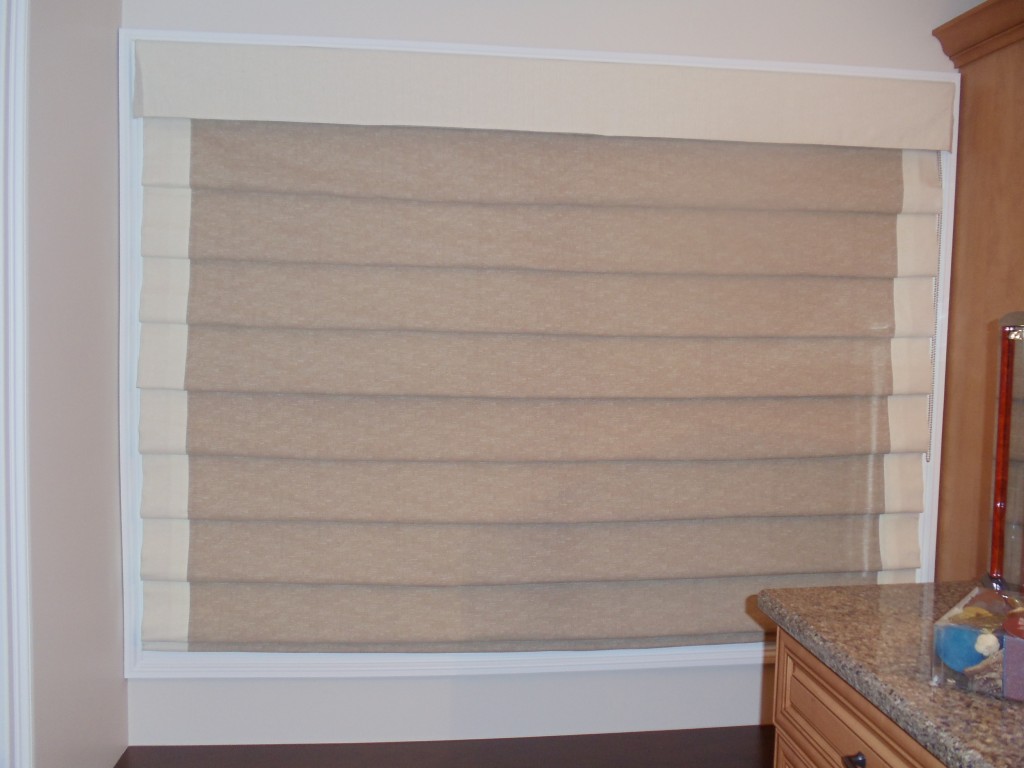 Hobbled roman shade Drapery Decor